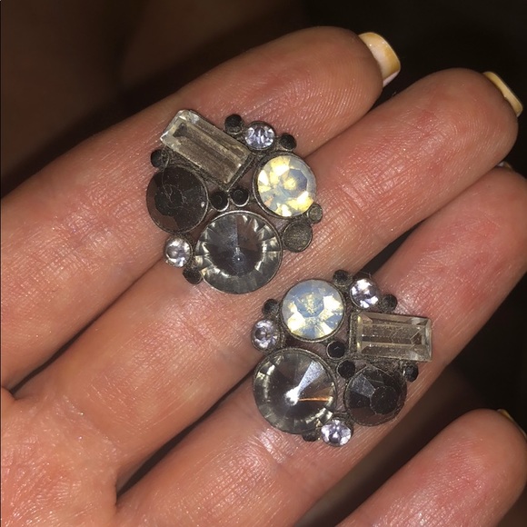 Jeweled cluster earrings - Picture 7 of 11